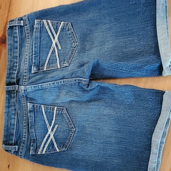 Aeropostale Low Rise Cuffed Hem Women's Jean Shorts Size 1/2 - Picture 2 of 7